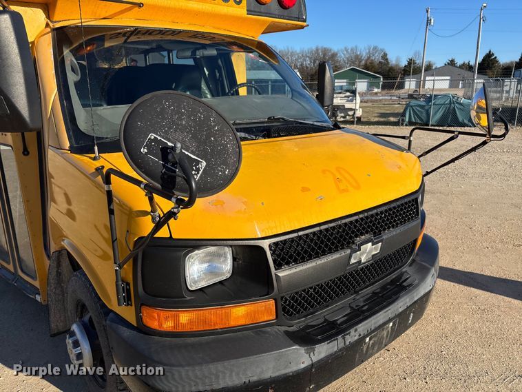 image for item FB3221 2004 Chevrolet Express 3500 school bus