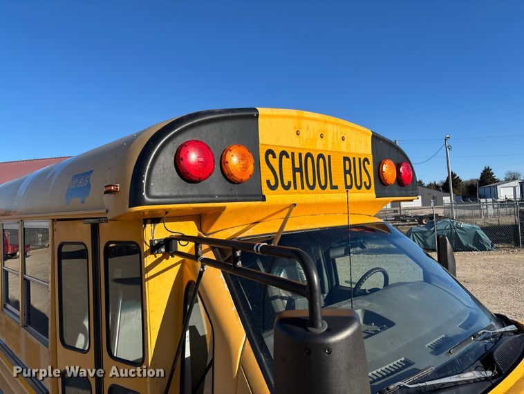 image for item FB3221 2004 Chevrolet Express 3500 school bus