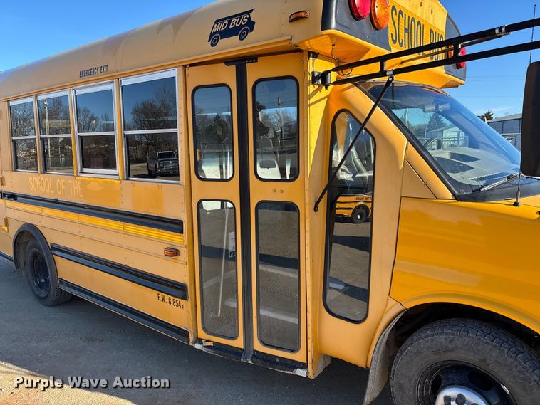 image for item FB3221 2004 Chevrolet Express 3500 school bus