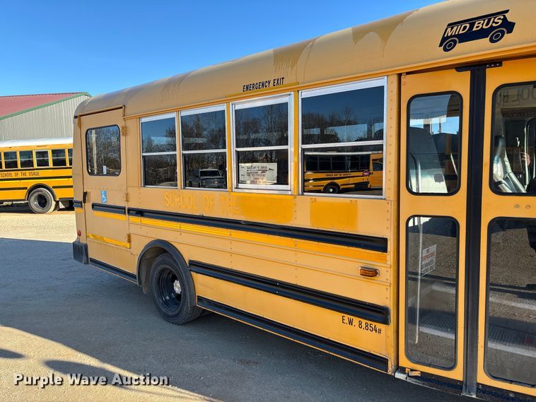 image for item FB3221 2004 Chevrolet Express 3500 school bus