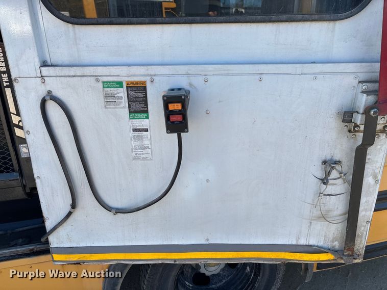 image for item FB3221 2004 Chevrolet Express 3500 school bus