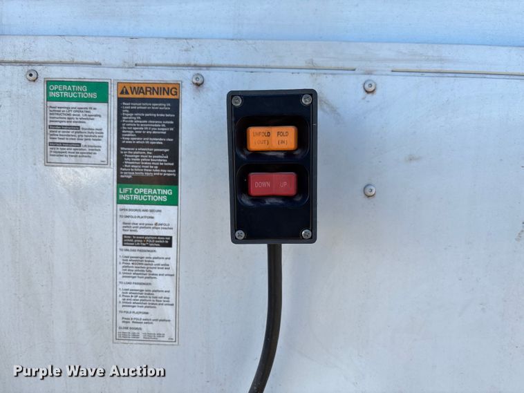 image for item FB3221 2004 Chevrolet Express 3500 school bus