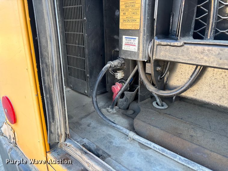 image for item FB3221 2004 Chevrolet Express 3500 school bus