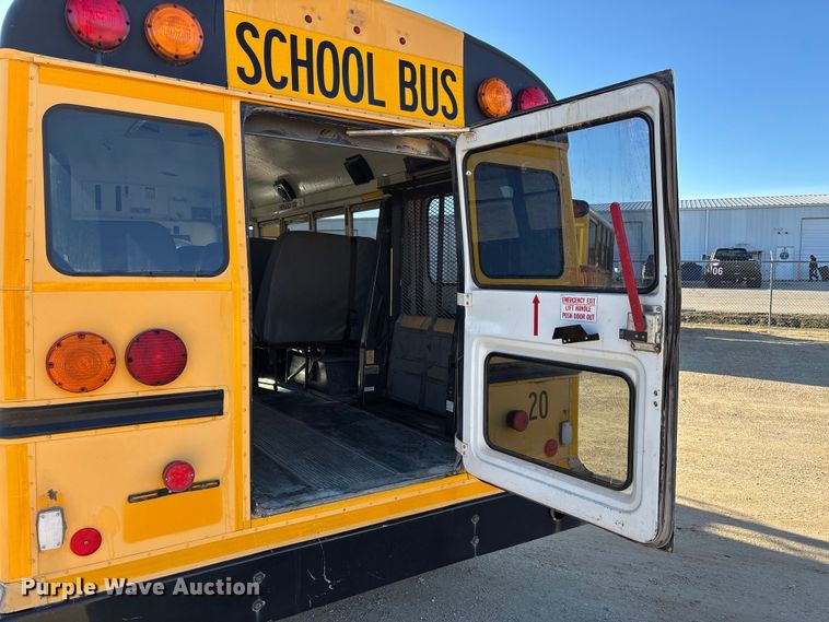 image for item FB3221 2004 Chevrolet Express 3500 school bus