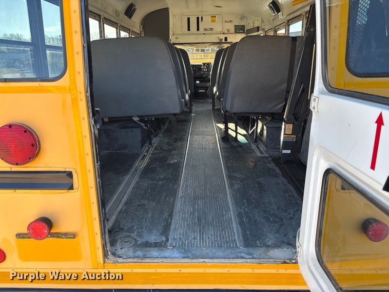 image for item FB3221 2004 Chevrolet Express 3500 school bus