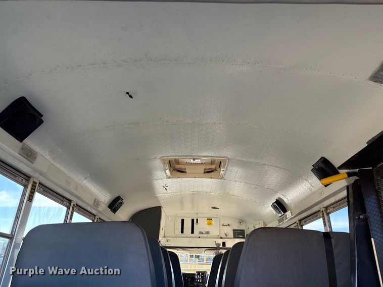 image for item FB3221 2004 Chevrolet Express 3500 school bus
