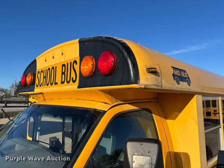 image for item FB3221 2004 Chevrolet Express 3500 school bus