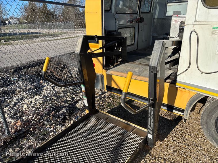 image for item FB3221 2004 Chevrolet Express 3500 school bus