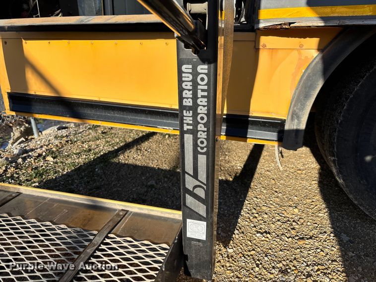 image for item FB3221 2004 Chevrolet Express 3500 school bus