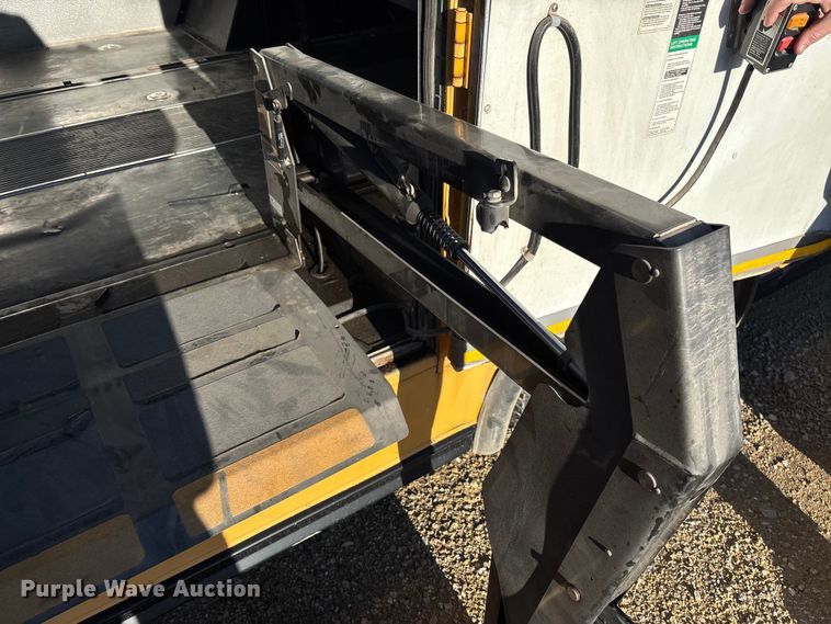 image for item FB3221 2004 Chevrolet Express 3500 school bus