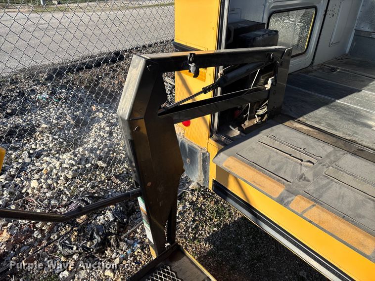 image for item FB3221 2004 Chevrolet Express 3500 school bus