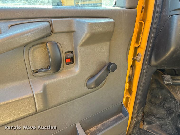 image for item FB3221 2004 Chevrolet Express 3500 school bus