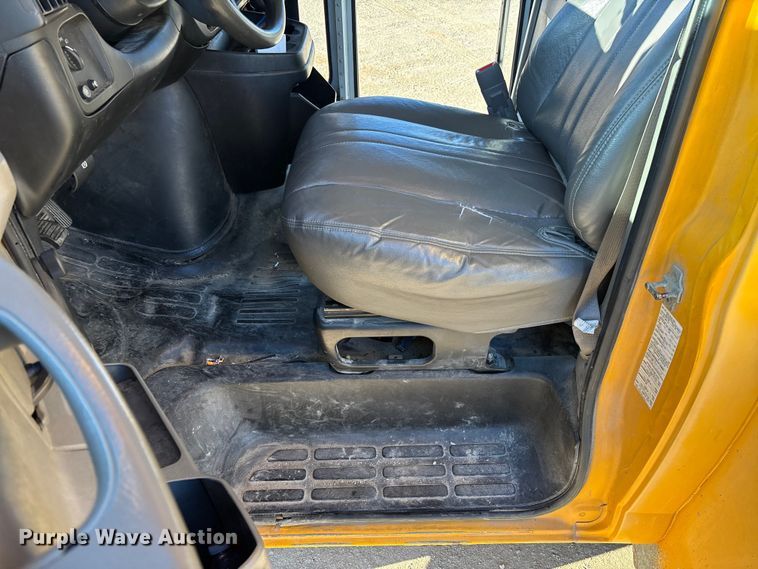 image for item FB3221 2004 Chevrolet Express 3500 school bus