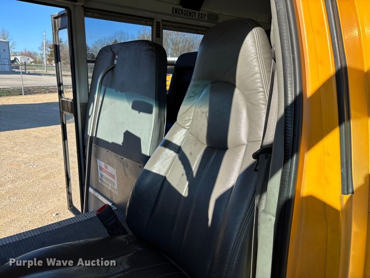 image for item FB3221 2004 Chevrolet Express 3500 school bus