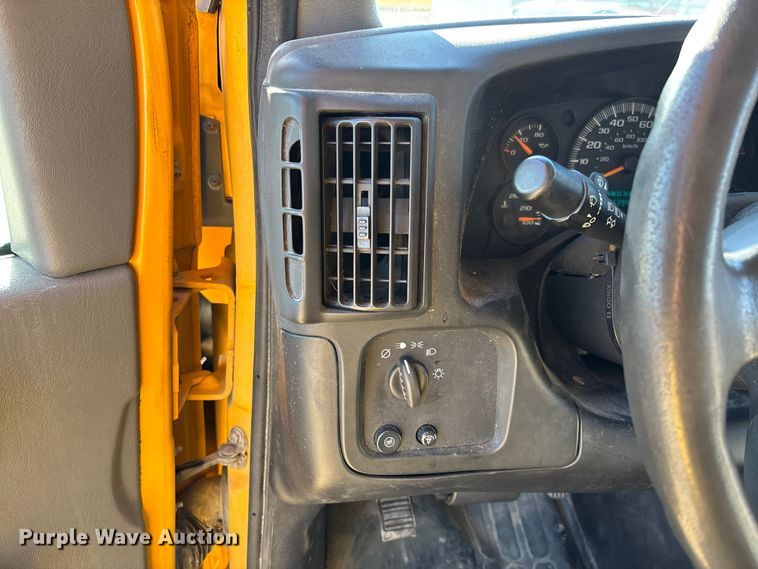 image for item FB3221 2004 Chevrolet Express 3500 school bus