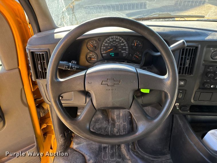 image for item FB3221 2004 Chevrolet Express 3500 school bus