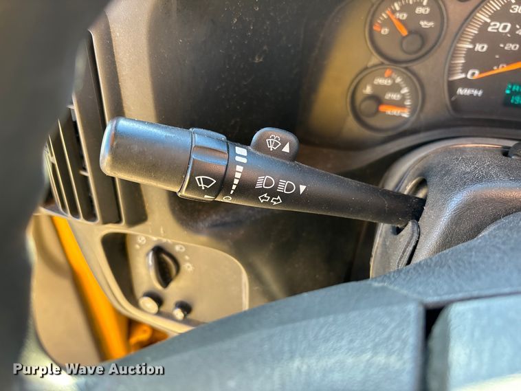 image for item FB3221 2004 Chevrolet Express 3500 school bus