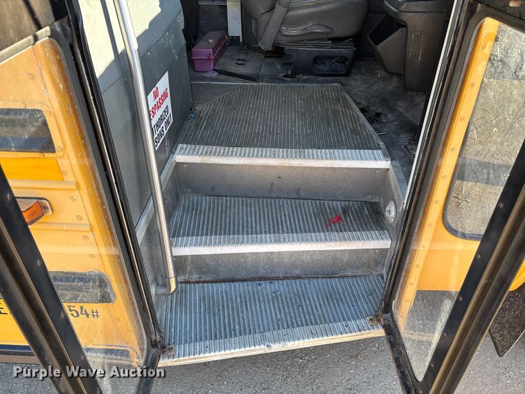 image for item FB3221 2004 Chevrolet Express 3500 school bus