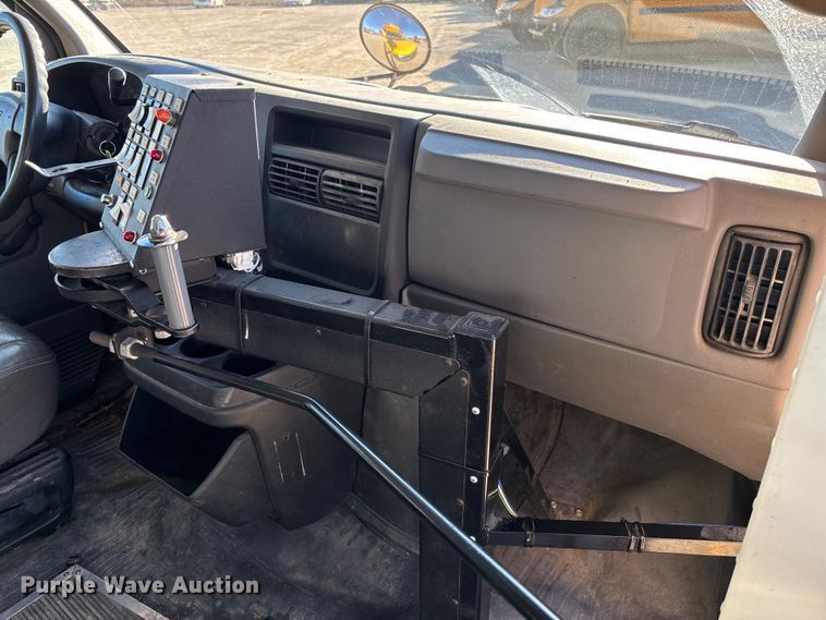 image for item FB3221 2004 Chevrolet Express 3500 school bus