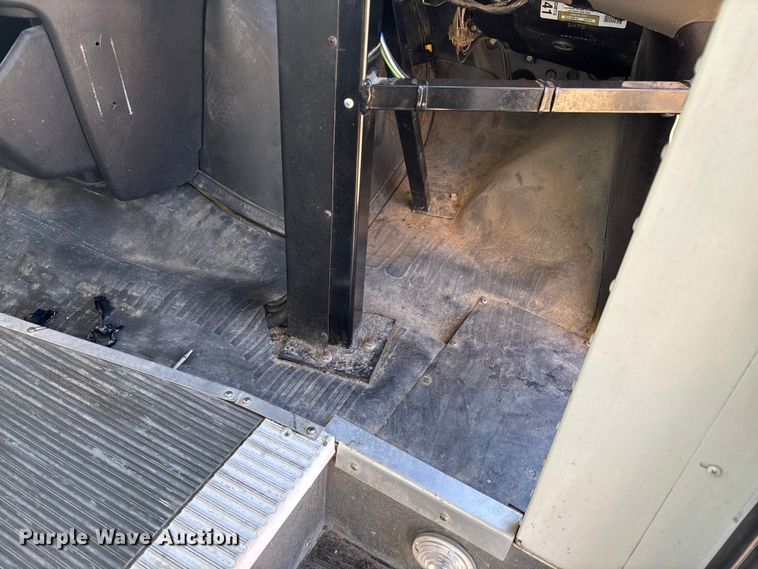 image for item FB3221 2004 Chevrolet Express 3500 school bus