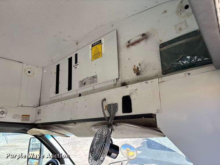 image for item FB3221 2004 Chevrolet Express 3500 school bus