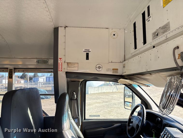 image for item FB3221 2004 Chevrolet Express 3500 school bus