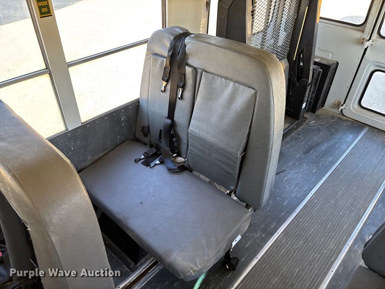 image for item FB3221 2004 Chevrolet Express 3500 school bus