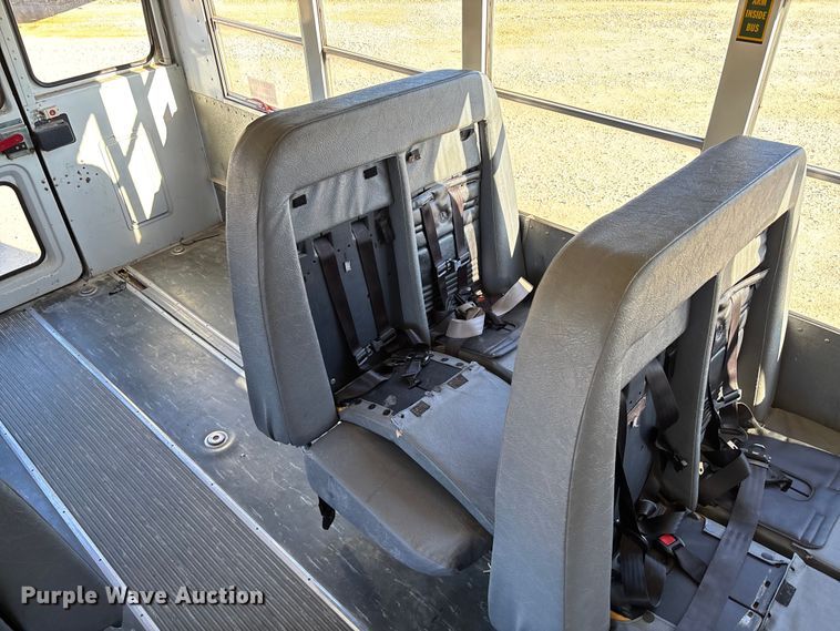 image for item FB3221 2004 Chevrolet Express 3500 school bus