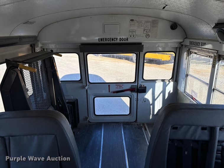 image for item FB3221 2004 Chevrolet Express 3500 school bus