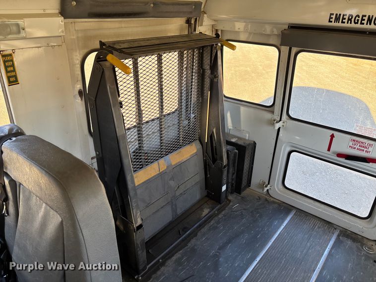 image for item FB3221 2004 Chevrolet Express 3500 school bus