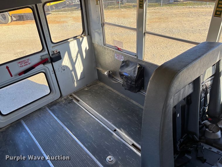 image for item FB3221 2004 Chevrolet Express 3500 school bus