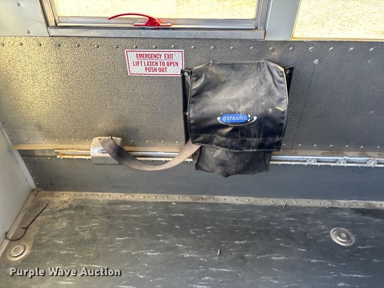 image for item FB3221 2004 Chevrolet Express 3500 school bus