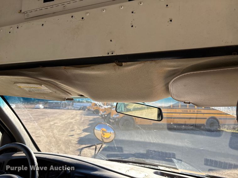 image for item FB3221 2004 Chevrolet Express 3500 school bus