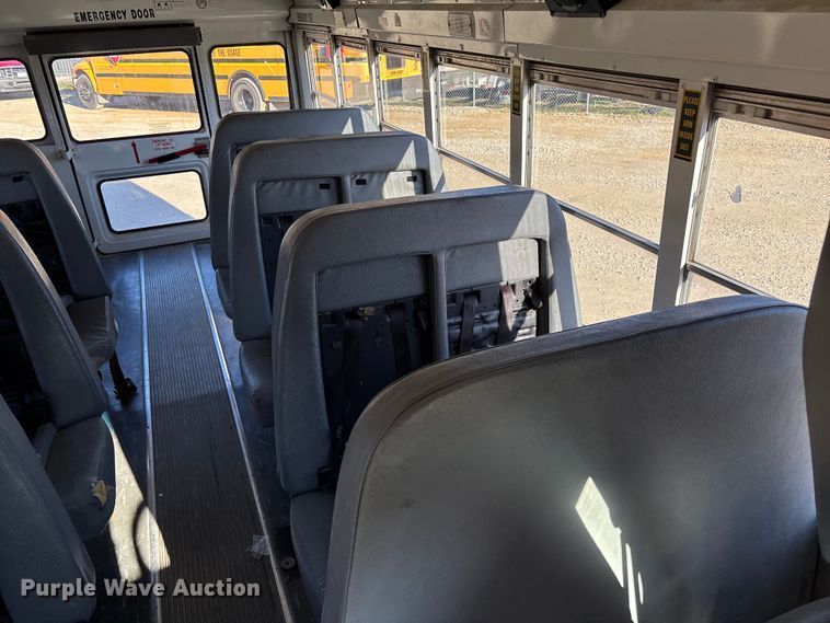 image for item FB3221 2004 Chevrolet Express 3500 school bus