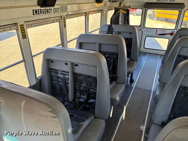 image for item FB3221 2004 Chevrolet Express 3500 school bus