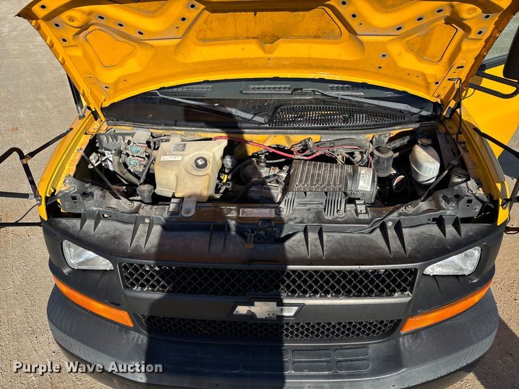 image for item FB3221 2004 Chevrolet Express 3500 school bus