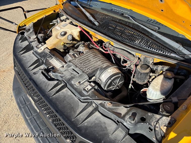 image for item FB3221 2004 Chevrolet Express 3500 school bus