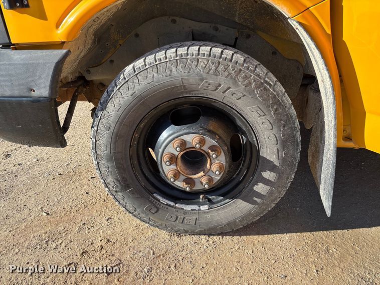 image for item FB3221 2004 Chevrolet Express 3500 school bus