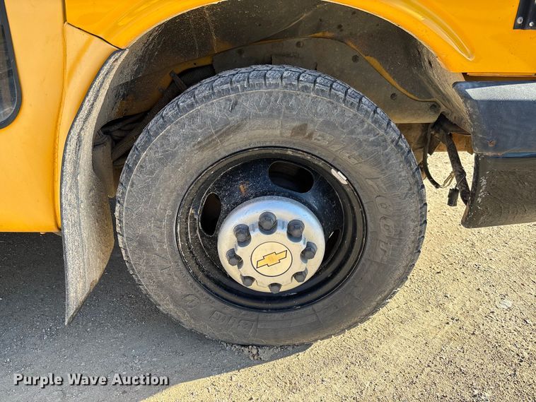 image for item FB3221 2004 Chevrolet Express 3500 school bus