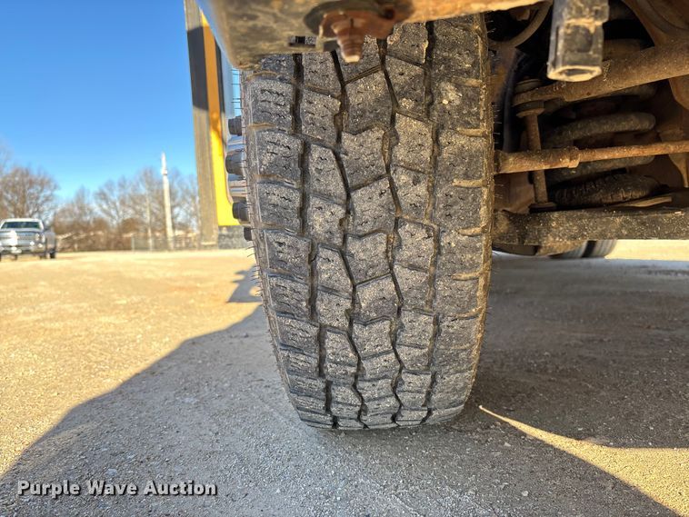 image for item FB3221 2004 Chevrolet Express 3500 school bus