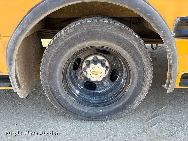 image for item FB3221 2004 Chevrolet Express 3500 school bus