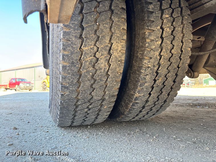 image for item FB3221 2004 Chevrolet Express 3500 school bus