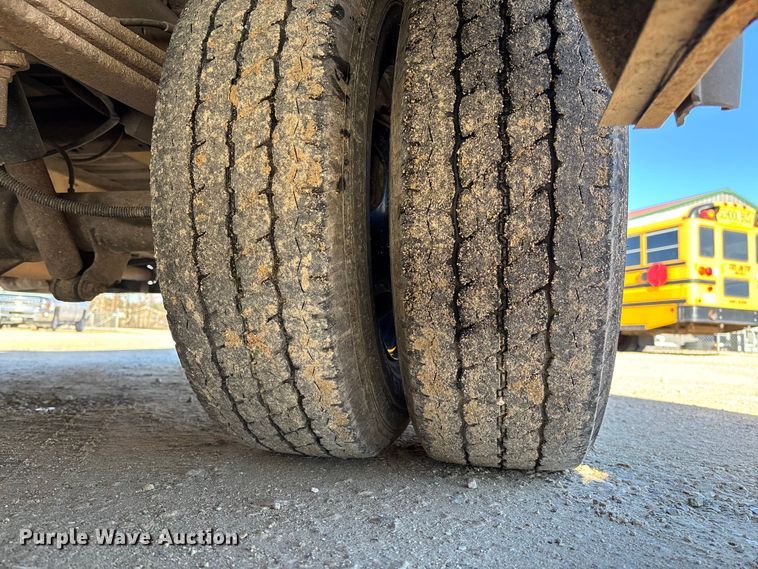 image for item FB3221 2004 Chevrolet Express 3500 school bus