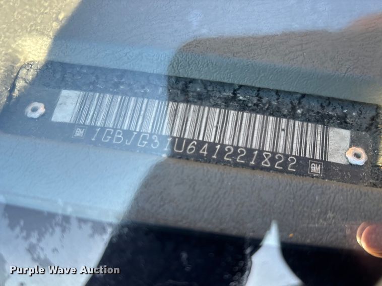 image for item FB3221 2004 Chevrolet Express 3500 school bus