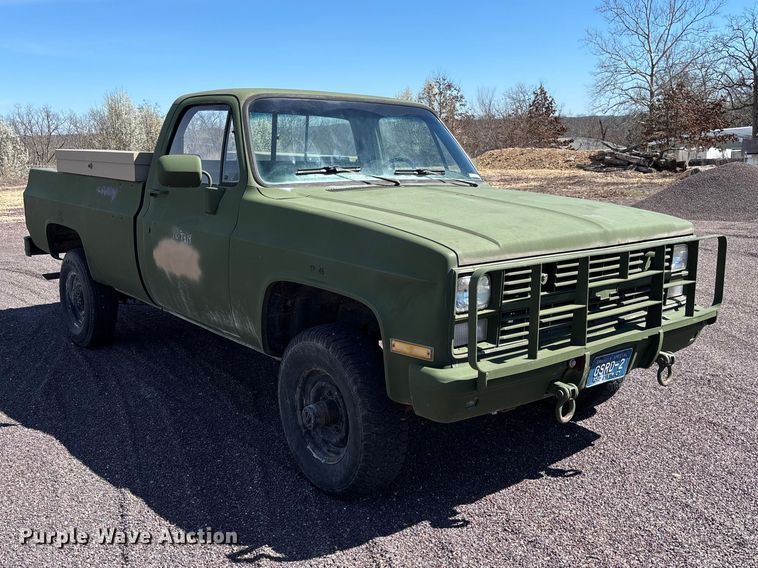 image for item FB3224 1986 Chevrolet K20 pickup truck