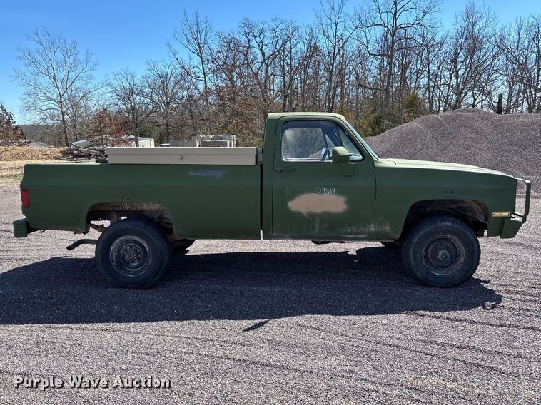 image for item FB3224 1986 Chevrolet K20 pickup truck