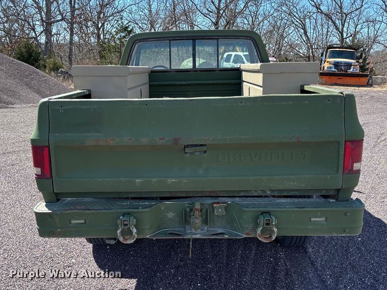 image for item FB3224 1986 Chevrolet K20 pickup truck