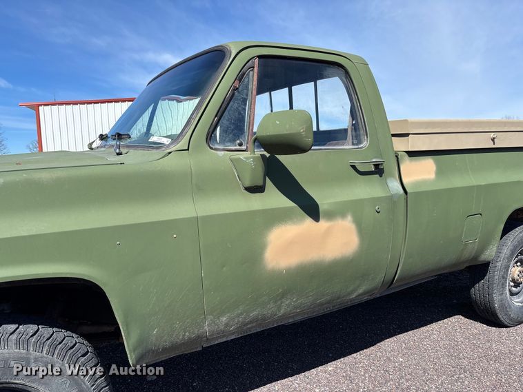 image for item FB3224 1986 Chevrolet K20 pickup truck