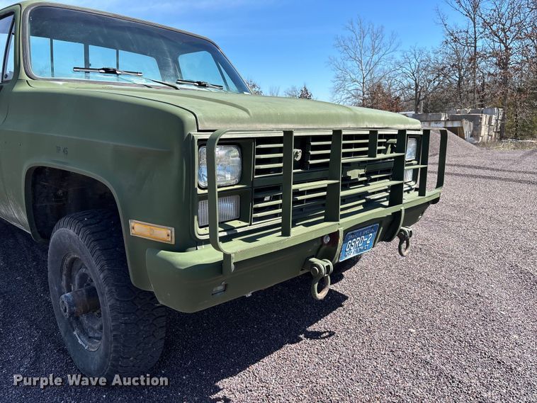 image for item FB3224 1986 Chevrolet K20 pickup truck