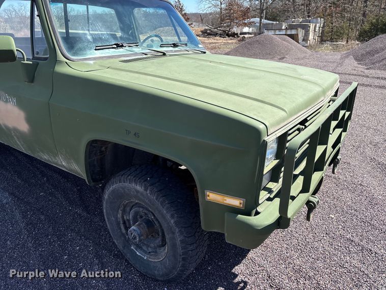 image for item FB3224 1986 Chevrolet K20 pickup truck